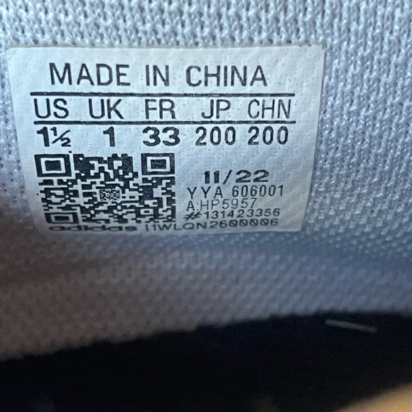 Adidas Freak Spark Boys Sz 1.5 Football Cleats white/gray
Great condition - Picture 4 of 4